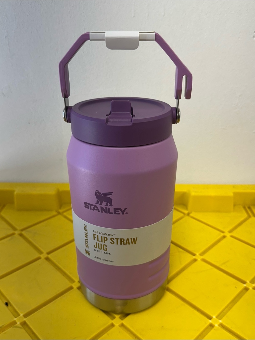 Stanley IceFlow™ Flip Straw Jug | 64 oz – Lilac Purple